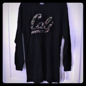 Long sleeve sweat shirt.